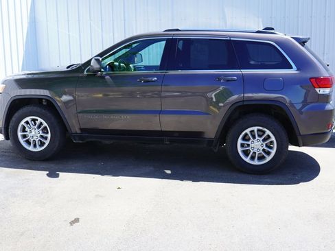 Used 2020 Jeep Grand Cherokee Laredo w/ Security & Convenience Group AWD/4WD image 3
