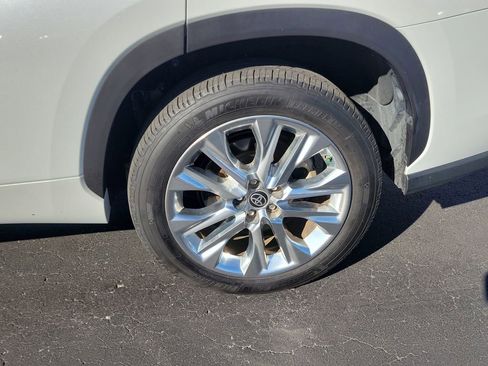 Used 2023 Toyota Highlander Limited image 5