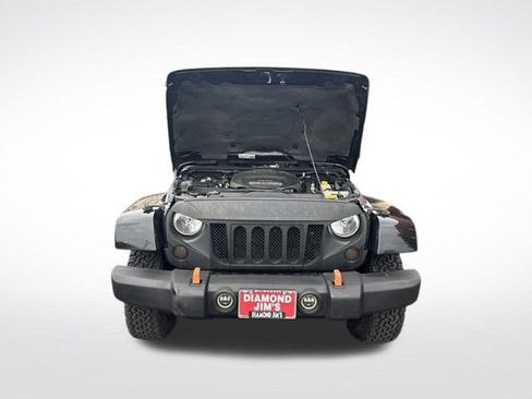Used 2015 Jeep Wrangler Unlimited Rubicon w/ Connectivity Group AWD/4WD image 22