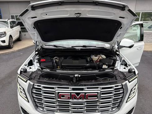 Used 2025 GMC Yukon Denali RWD image 25