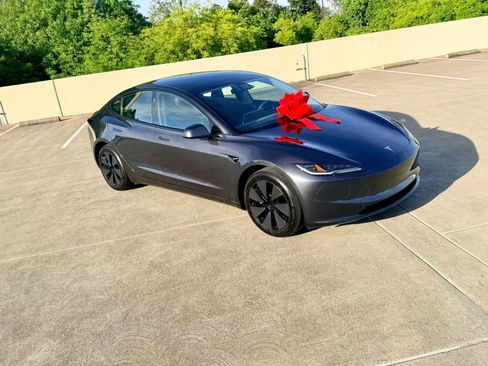 Used 2024 Tesla Model 3 Standard Range RWD image 3