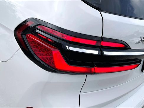 Used 2026 BMW X7 xDrive40i w/ M Sport Package image 28