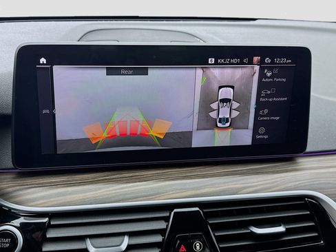 Used 2021 BMW 530e xDrive w/ Executive Package image 10