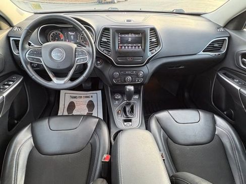 Used 2019 Jeep Cherokee Latitude Plus w/ Comfort/Convenience Group image 17