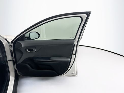 Used 2025 Kia K4 FWD image 32