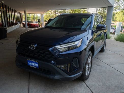 Used 2023 Toyota RAV4 XLE AWD/4WD image 3