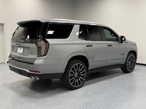 Used 2025 Chevrolet Tahoe High Country AWD/4WD image 12
