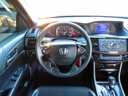 Used 2017 Honda Accord Sport image 23