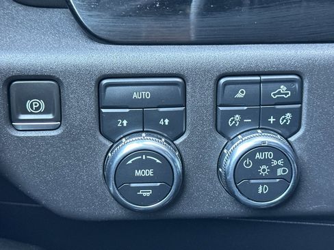 Used 2024 GMC Sierra 1500 SLT image 40