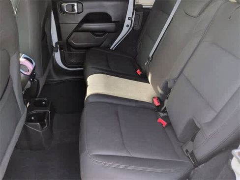 Used 2022 Jeep Wrangler Unlimited Sahara w/ Cold Weather Group image 19