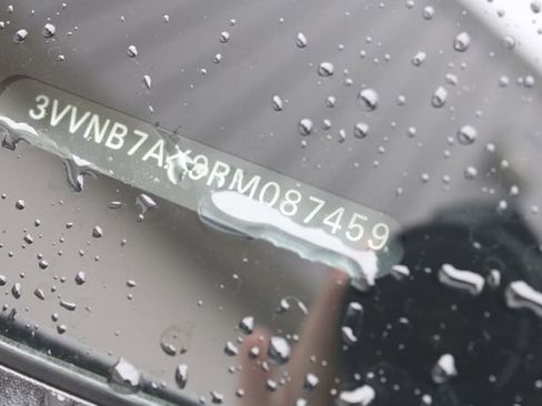 Used 2024 Volkswagen Tiguan SE w/ Panoramic Sunroof Package image 39