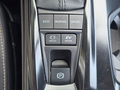 Used 2025 Toyota Camry SE FWD image 35