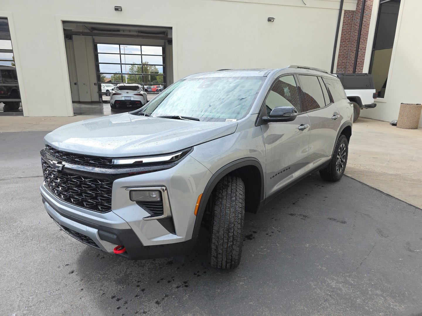 Used 2025 Chevrolet Traverse Z71 AWD/4WD image 3