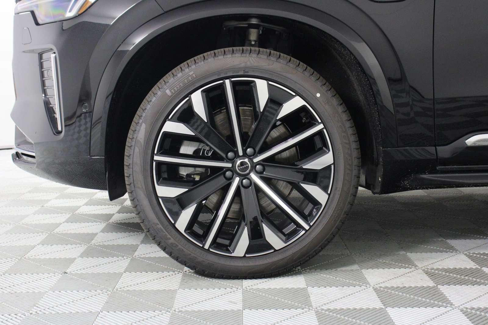New 2026 Volvo XC90 T8 Plus AWD/4WD image 13