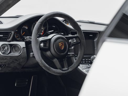 Used 2018 Porsche 911 GT3 RWD image 26