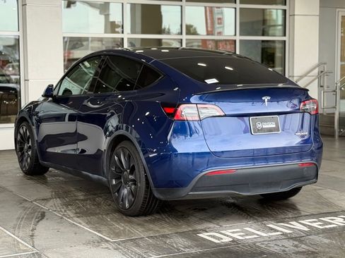 Used 2022 Tesla Model Y Performance image 9