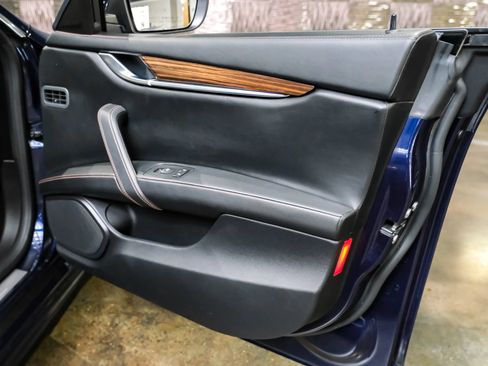 Used 2017 Maserati Ghibli RWD image 38