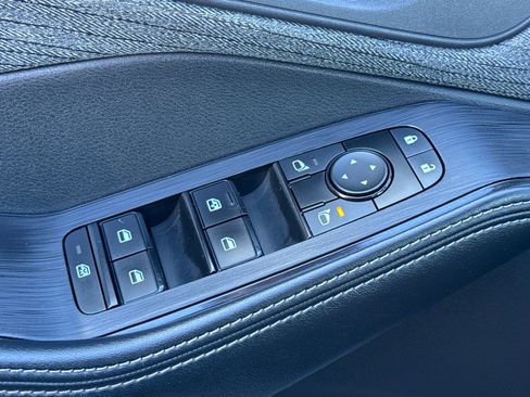 Used 2023 Nissan Rogue SV image 13