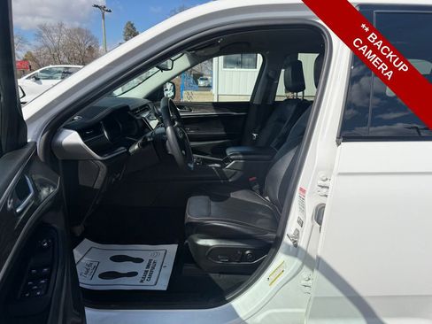 Used 2023 Jeep Grand Cherokee Limited w/ Black Appearance Package image 12