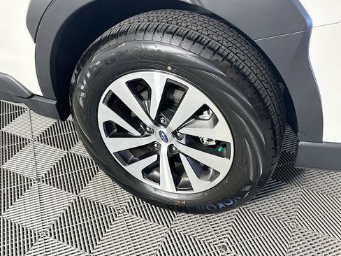 Used 2025 Subaru Outback Premium w/ Popular Package #1A image 36