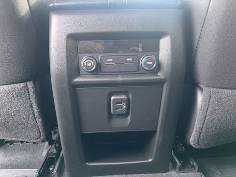 Used 2023 Chevrolet Traverse LT FWD image 26