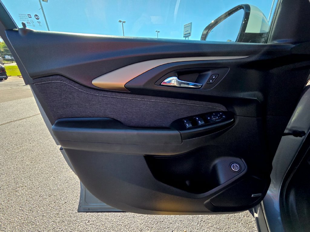Used 2023 Chevrolet TrailBlazer ACTIV w/ Sun and Liftgate Package FWD image 12