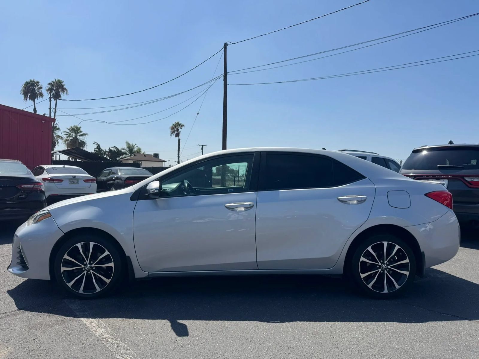 Used 2017 Toyota Corolla SE w/ Carpet Mat Package (TMS) FWD image 3
