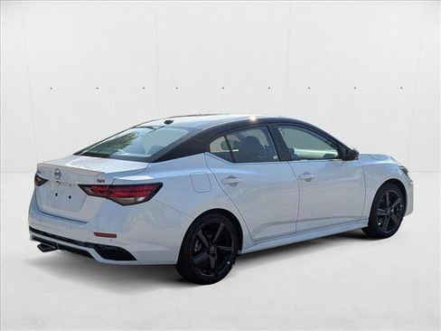 Used 2025 Nissan Sentra SR image 2
