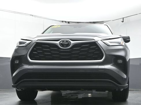 Used 2024 Toyota Highlander XLE FWD image 34
