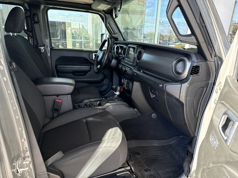 Used 2022 Jeep Wrangler Unlimited Sport image 17