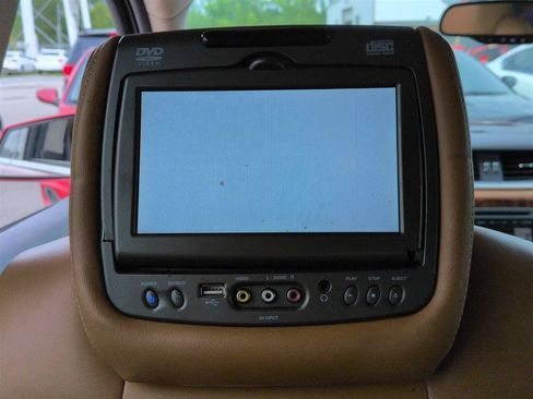 Used 2013 Chevrolet Traverse LTZ FWD image 33