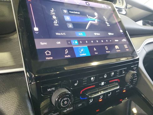 Used 2022 Jeep Grand Cherokee Limited 4xe w/ Luxury Tech Group II AWD/4WD image 27