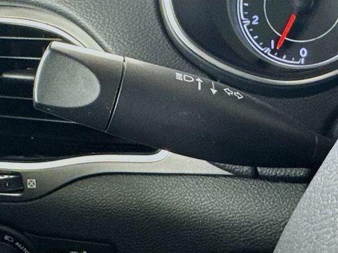 Used 2019 Jeep Cherokee Limited FWD image 8