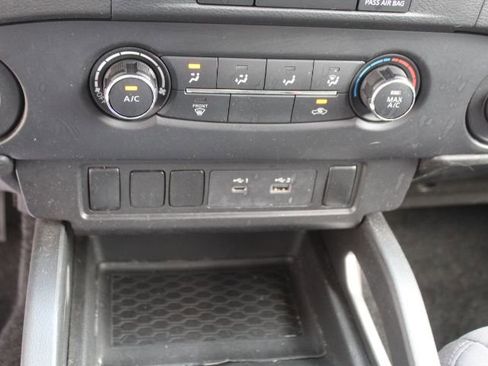 Used 2024 Nissan Frontier SV image 23