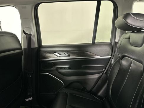 Used 2023 Jeep Grand Cherokee 4WD 4xe image 15