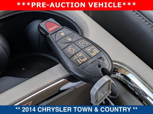 Used 2014 Chrysler Town & Country Touring-L FWD image 34