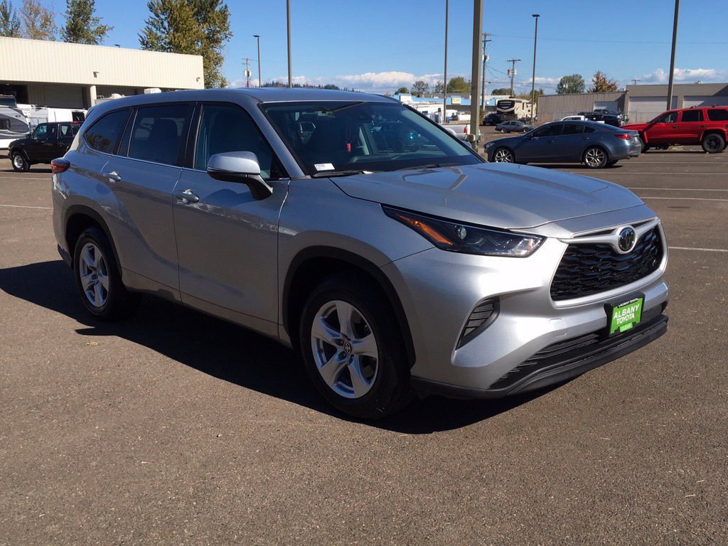 Used 2023 Toyota Highlander L FWD image 8