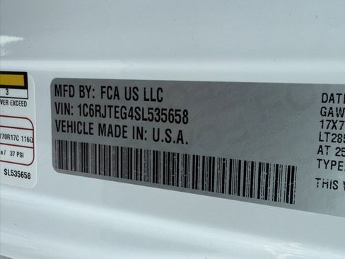 New 2025 Jeep Gladiator Mojave w/ Convenience Group image 26