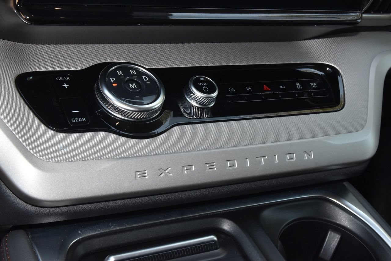 Used 2025 Ford Expedition Active RWD image 30