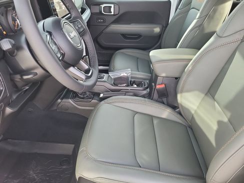 New 2026 Jeep Gladiator Mojave image 12