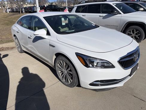 Used 2019 Buick LaCrosse Essence image 2