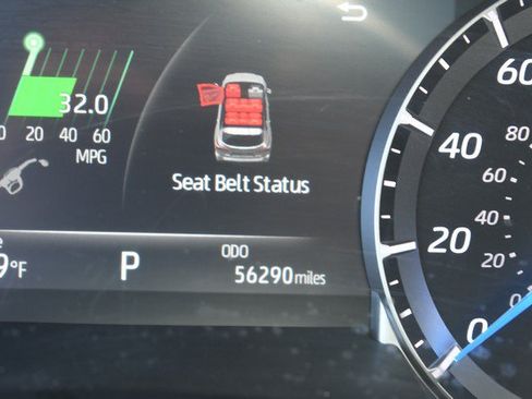 Used 2021 Toyota Highlander XLE AWD/4WD image 34