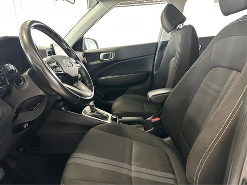 Used 2021 Hyundai Venue SEL FWD image 9