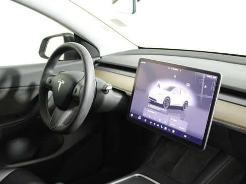 Used 2022 Tesla Model Y Performance image 12