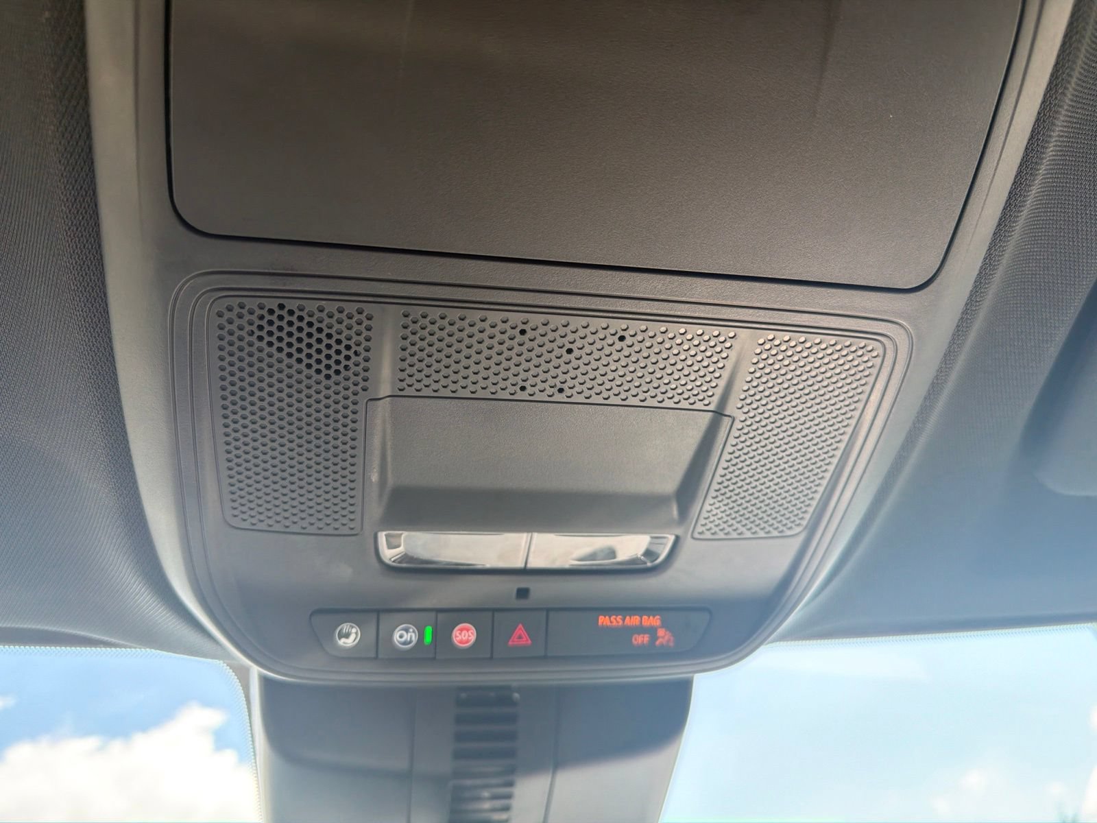 Used 2025 Chevrolet Traverse LT w/ LPO, Floor Liner Package FWD image 17