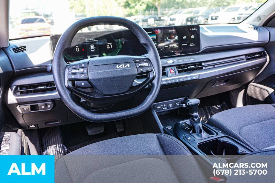 Used 2025 Kia K4 FWD image 26