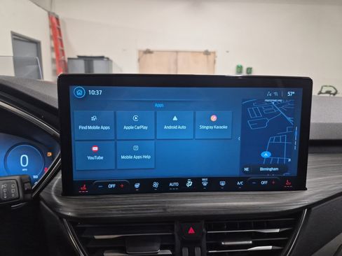 Certified 2025 Ford Escape SE w/ PHEV Premium Package image 36