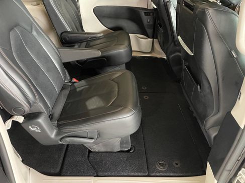 Used 2019 Chrysler Pacifica Touring-L Plus w/ Advanced Safetytec Group image 26