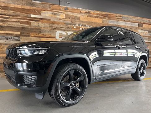 Used 2022 Jeep Grand Cherokee L Laredo image 16