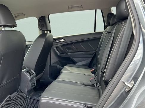 Used 2024 Volkswagen Tiguan SE AWD/4WD image 10